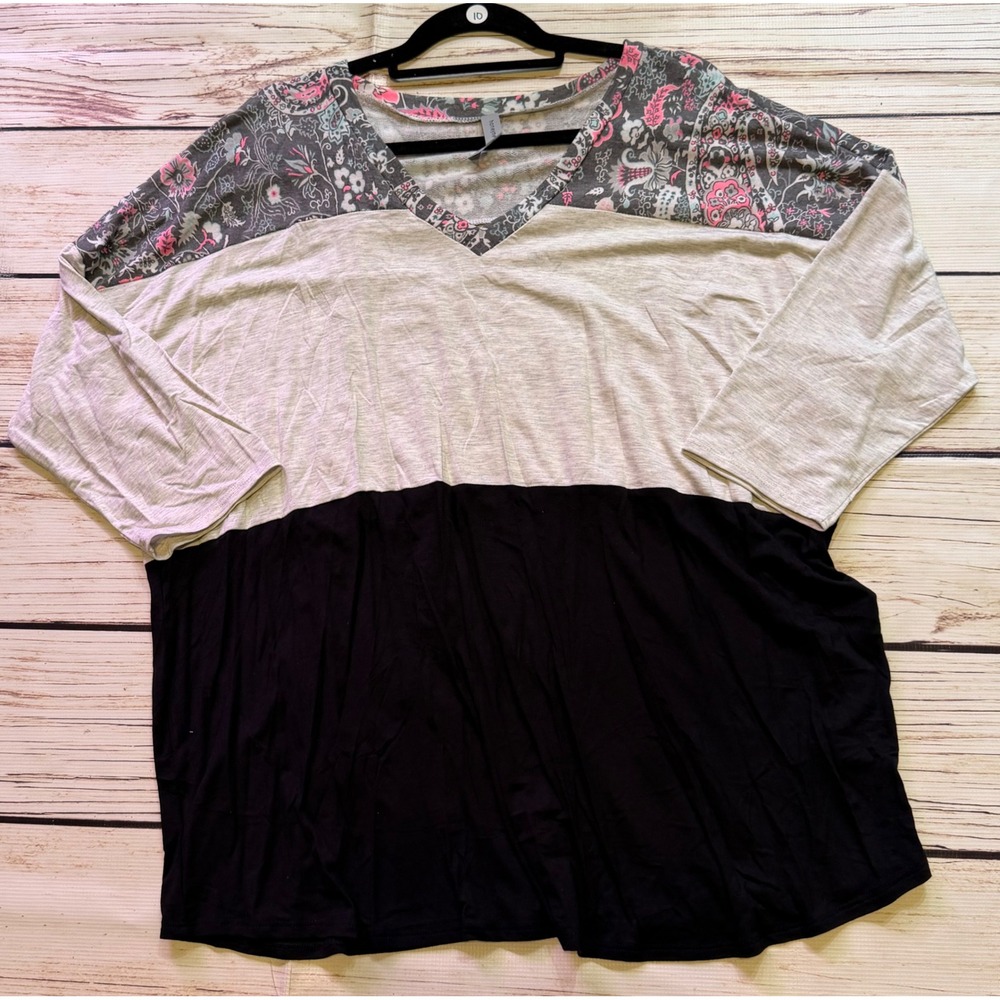 Honeyme Curvy Floral Paisley Colorblock V-Neck Top Gray Black 3X